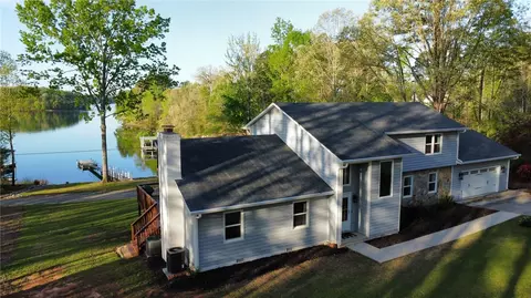 10016 Clovis Dr, Seneca, SC 29672
