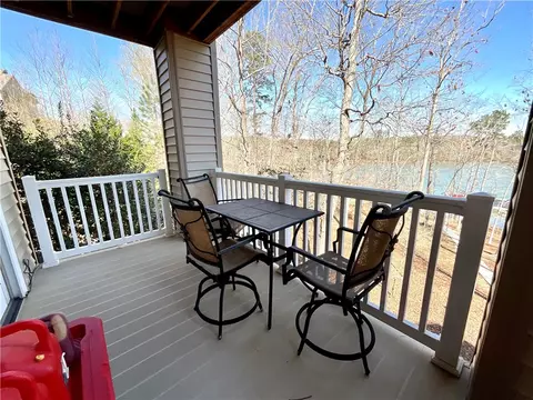 121 Kings Pointe Pointe #121, Seneca, SC 29678 photo 4