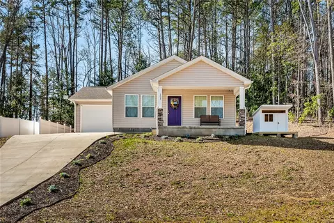 208 S Spring St, Walhalla, SC 29691