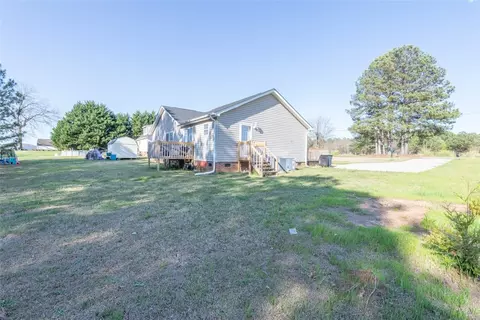 7 Saluda St, Honea Path, SC 29654 photo 4