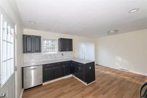 7 Saluda St, Honea Path, SC 29654 photo 8