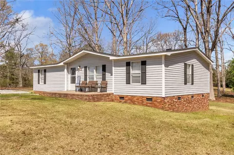131 Acker Rd, Belton, SC 29627