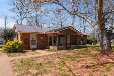 104 Colonial Dr, Pelzer, SC 29669 photo 3