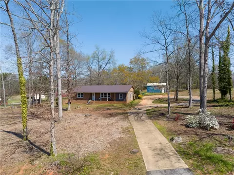 104 Colonial Dr, Pelzer, SC 29669 photo 4