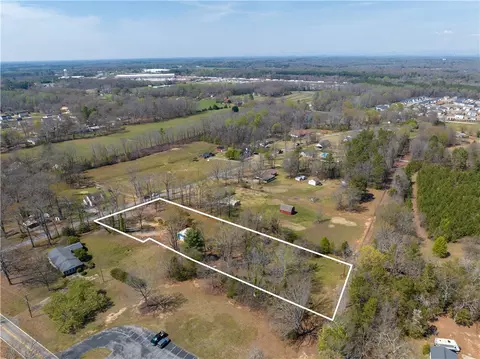 104 Colonial Dr, Pelzer, SC 29669 photo 36