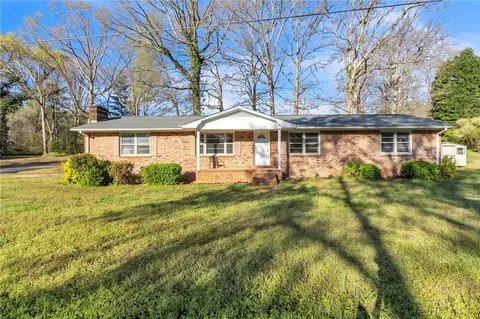 120 Woodland Ct, Starr, SC 29684
