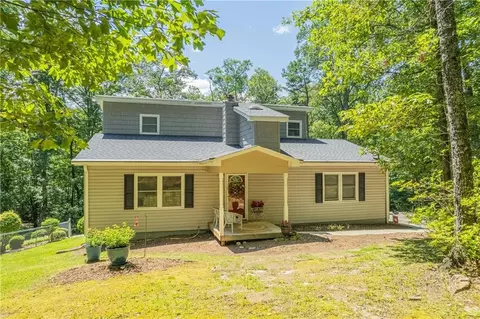 8 Quail Dr, Salem, SC 29676