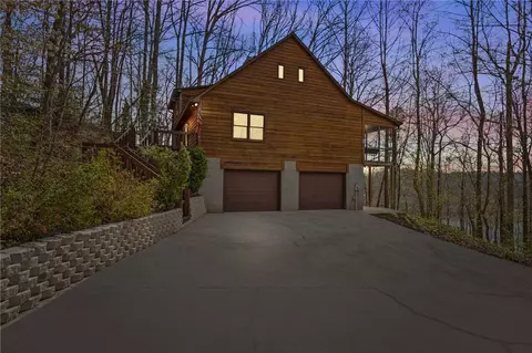 98 Blue Lake Rd, Greenville, SC 29617