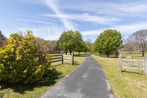 1413 Levis Smith Rd, Pendleton, SC 29670 photo 2