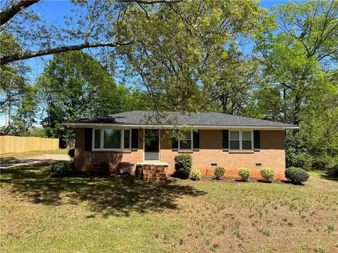 2016 Corinth Dr, Seneca, SC 29672