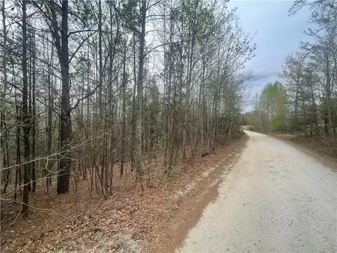 12 Walnut Dr, Tamassee, SC 29686