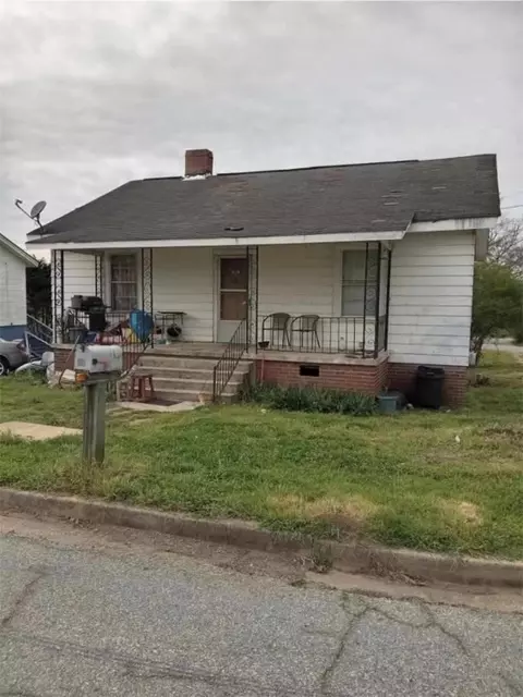 14 Circle St, Ware Shoals, SC 29692