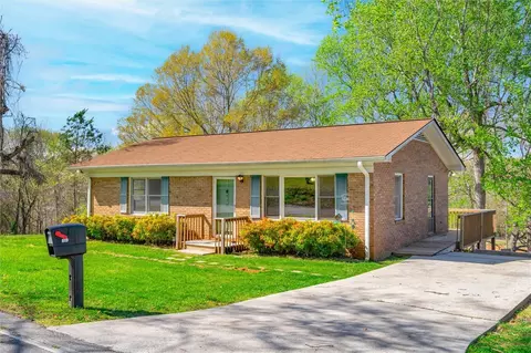 419 Pineview Dr, Pickens, SC 29671