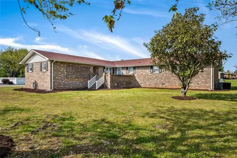 102 Greenmeadow Cir, Anderson, SC 29626