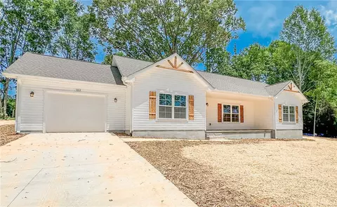 103 Mormon St, Seneca, SC 29678 photo 2