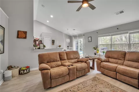 85 Caledonia Dr, Easley, SC 29642 photo 3