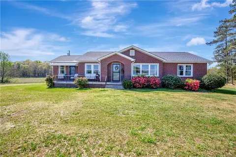 821 Rainey Rd, Starr, SC 29684