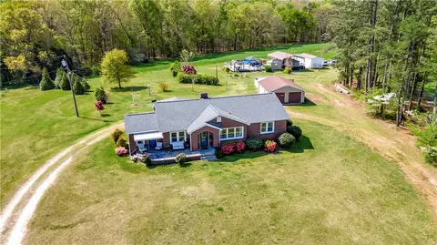 821 Rainey Rd, Starr, SC 29684 photo 3
