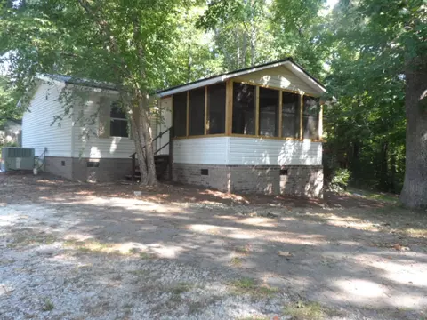 111 E Shore Dr, Fair Play, SC 29643