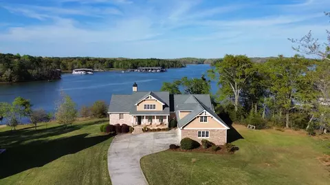 470 Brookdale Dr, Lavonia, GA 30553