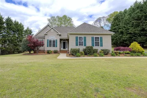 587 Pineland Meadows Rd, Belton, SC 29627
