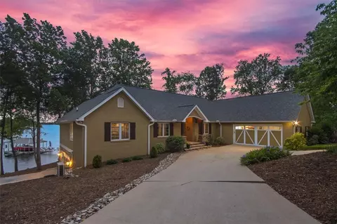 519 Beacon Shores Dr, Seneca, SC 29672