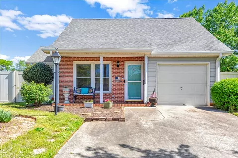 105 Cobblestone Ct, Anderson, SC 29621