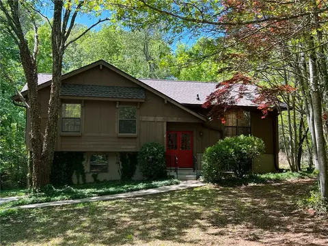 7725 Wellshire Pl, Seneca, SC 29672