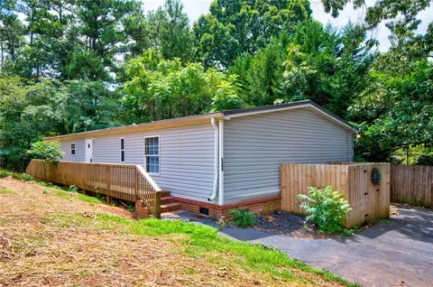1204 Lakeshore Dr, Townville, SC 29689