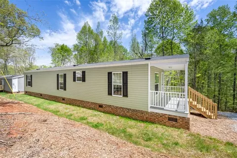 209 Mullins Ford Landing Rd, Westminster, SC 29693