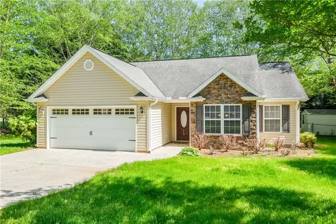 113 Foster Rd, Williamston, SC 29697