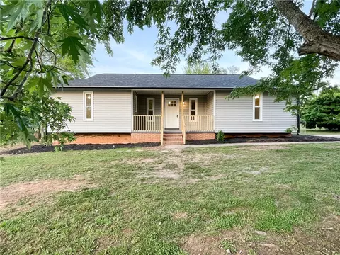 101 Sequoia Ct, Easley, SC 29640