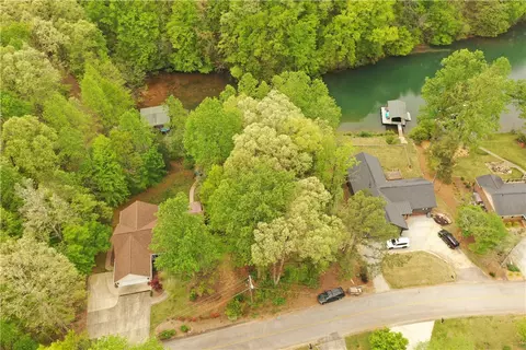 320 Shorecrest Dr, Seneca, SC 29672