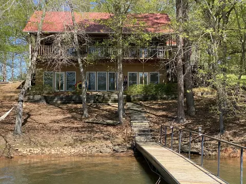 260 Currahee Pl, Toccoa, GA 30577