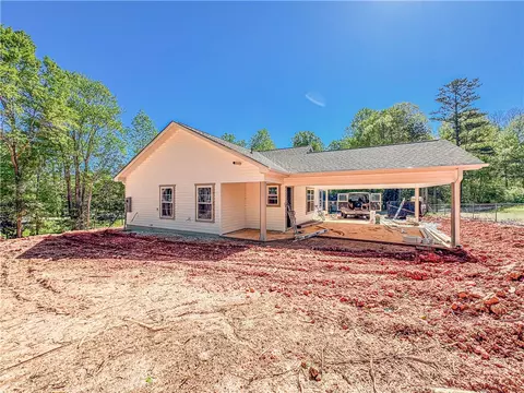 301 B Shadybrook Dr, Walhalla, SC 29691 photo 2