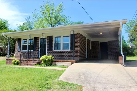 915 E South 2nd St, Seneca, SC 29678