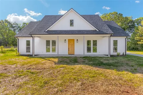 109 Lockhart Dr, Belton, SC 29627