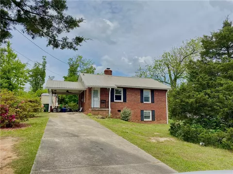 304 W South 5th St, Seneca, SC 29672