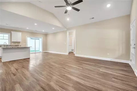 415 Thompson St, Pendleton, SC 29670 photo 5