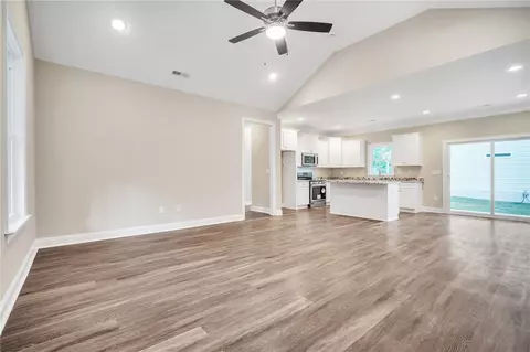 415 Thompson St, Pendleton, SC 29670 photo 4