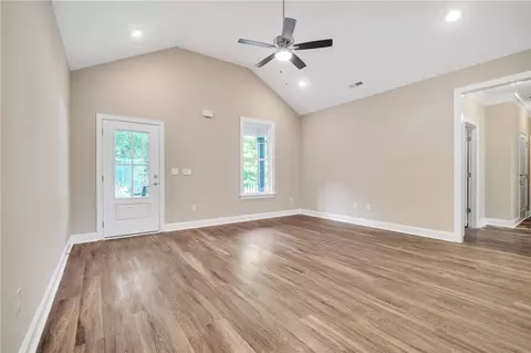 415 Thompson St, Pendleton, SC 29670 photo 3