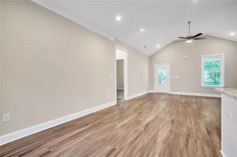 415 Thompson St, Pendleton, SC 29670 photo 2