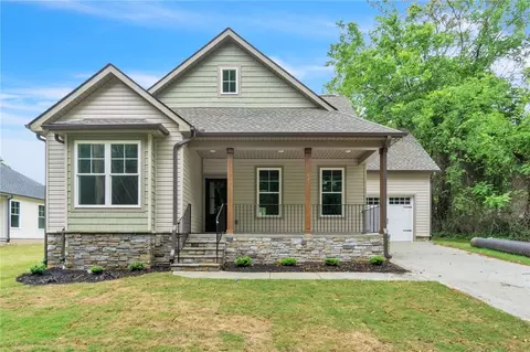 417 Thompson St, Pendleton, SC 29670