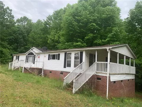 205 Woodland Dr, Walhalla, SC 29691