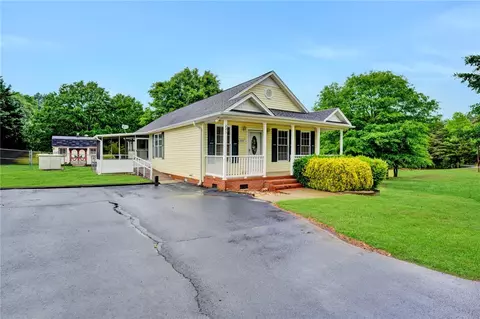 225 Red Hawk Dr, Campobello, SC 29322