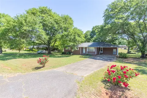 111 Meadowbrook Dr, Anderson, SC 29626