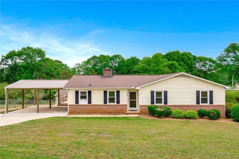 104 Country Glen Ln, Pelzer, SC 29669