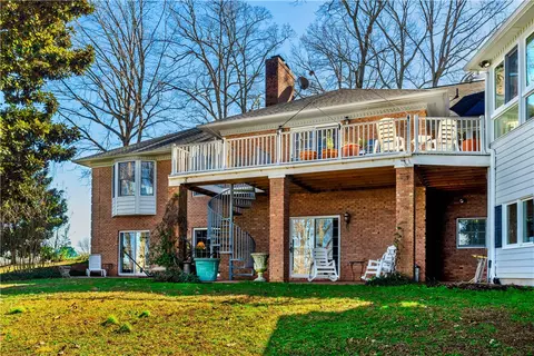 113 Coolview Dr, Seneca, SC 29672 photo 2