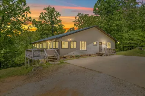 379 Connelly Rd, Pickens, SC 29671