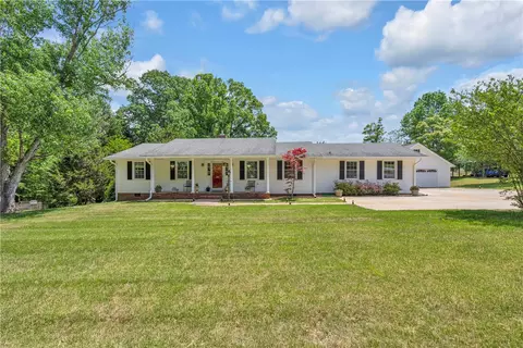 323 Rollingwood Dr, Easley, SC 29640